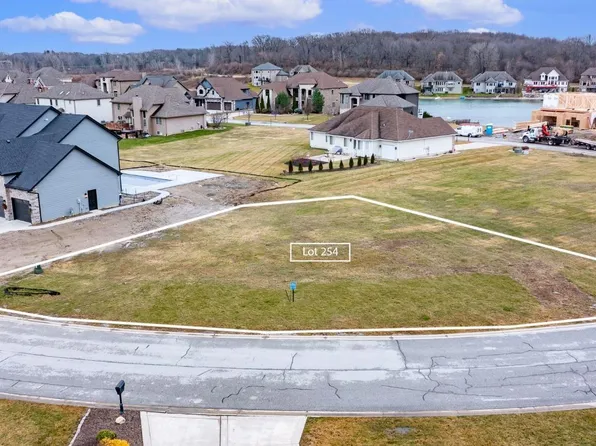 9055 Michigan Dr, Winfield, IN 46307