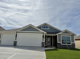 13735 NW 70th St, Parkville, MO 64152