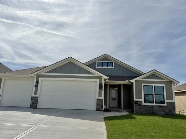 13735 NW 70th St, Parkville, MO 64152