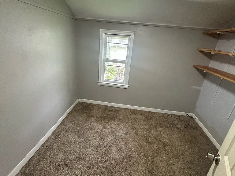 809 W Linden St — Photo 5