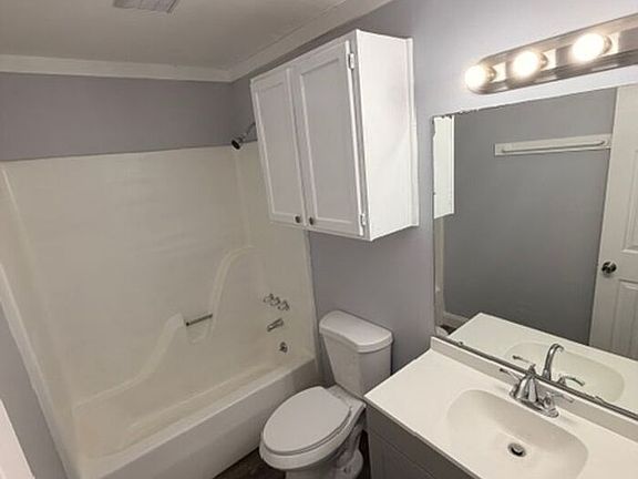 5th image of 168 Sherman Dr