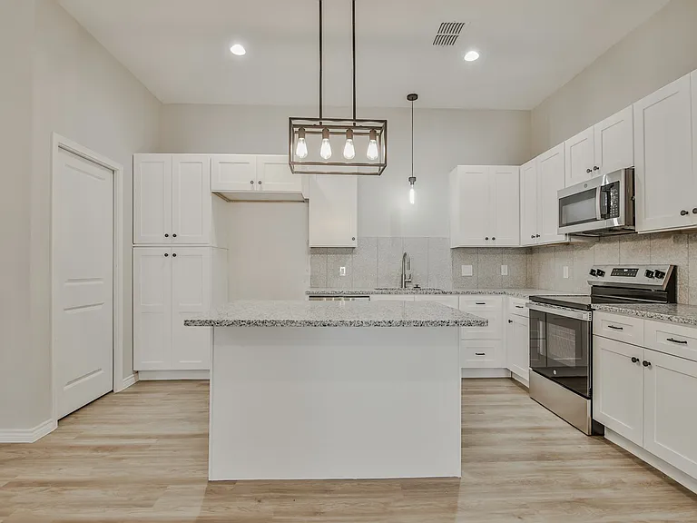 1313 Corpus Ave #B — Photo 8