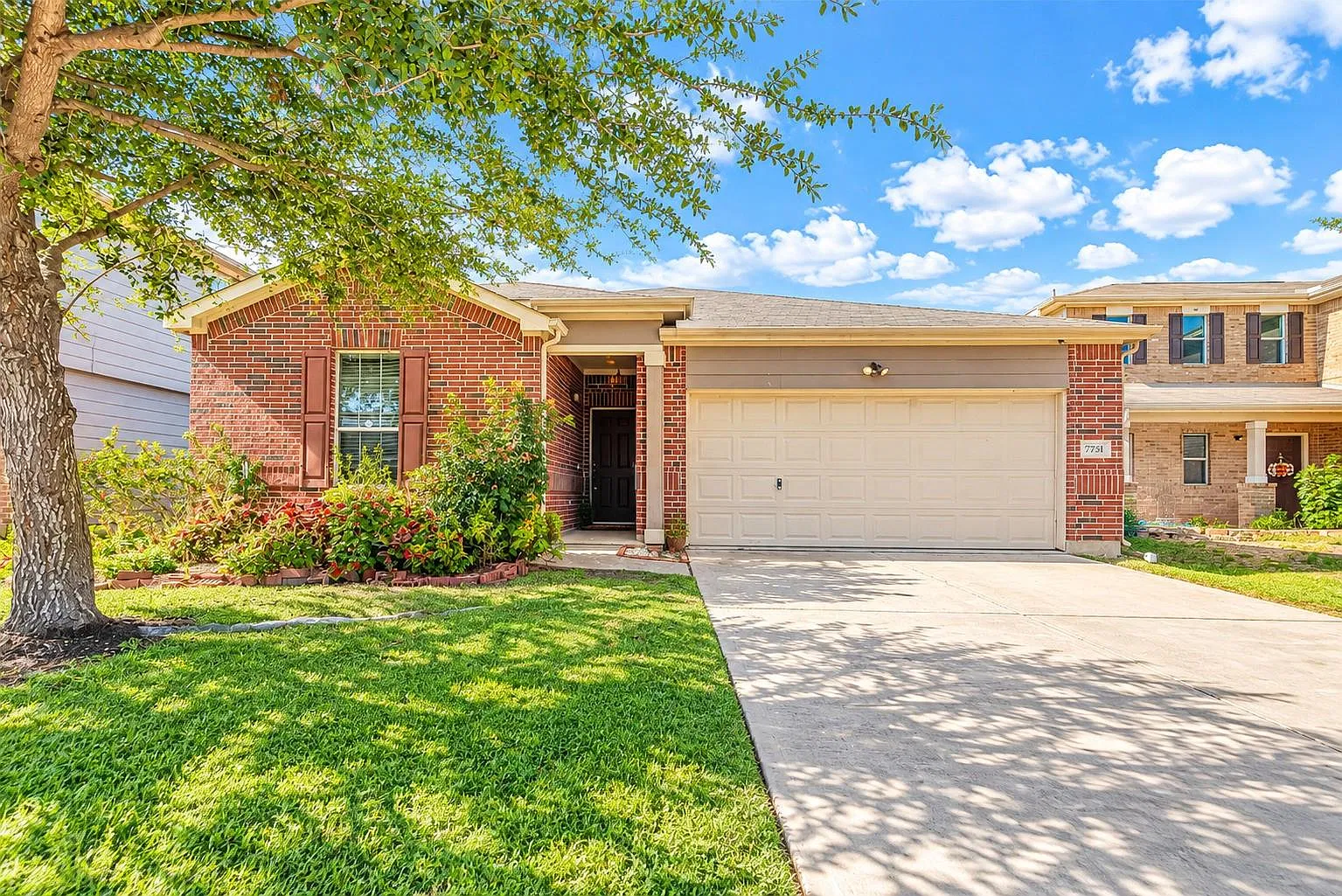 5 bed, 2.0 bath, 2498 sqft, $2,250 — Photo 1