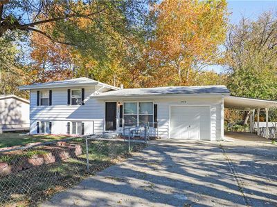 915 S Prairie St, Liberty, MO, 64068