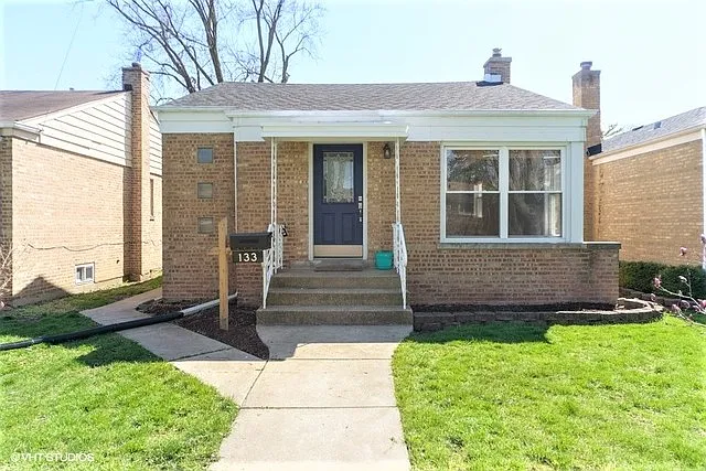 133 Morris Ave photo 1