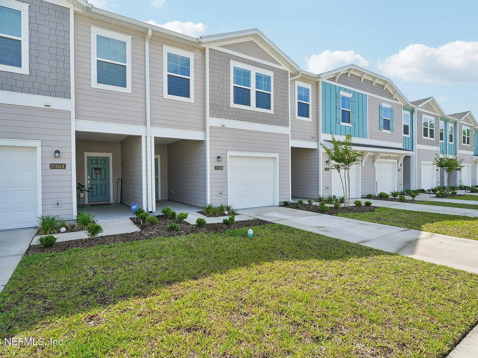 3 bed, 2.5 bath, 1601 sqft, $1,800 — Photo 2