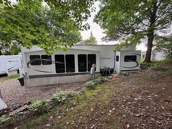 3rd image of 2221 Reubens Ln SW #29