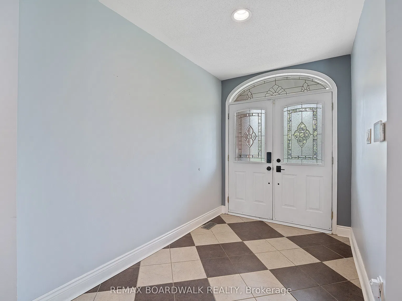 4 bed, $3,700 — Photo 3