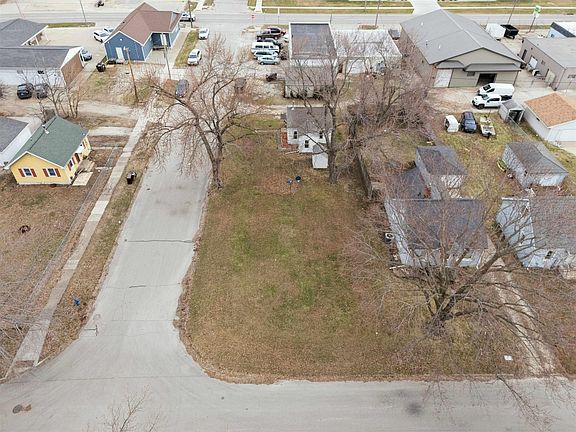 4th image of 915 Evergreen Ave