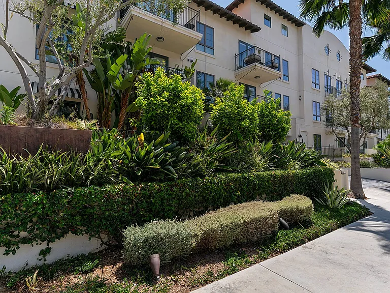 Candara at Hancock Park Apartments — Photo 30