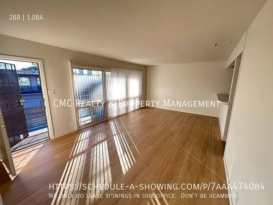 Building Photo - 10242 Darby Ave #6