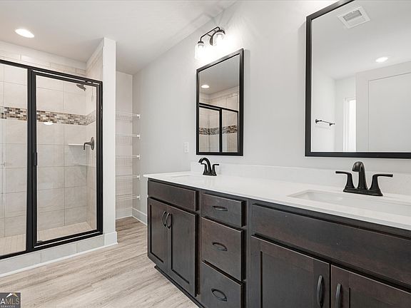 4th image of 148 Chaucer Ln Lot 73