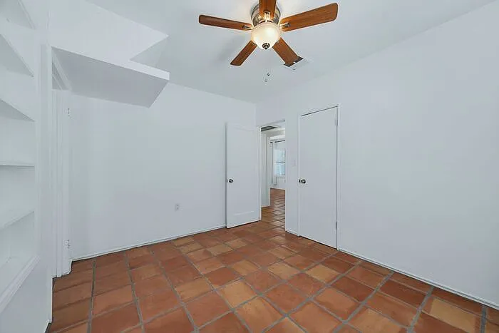 1209 E Meadowbrook Ave — Photo 17