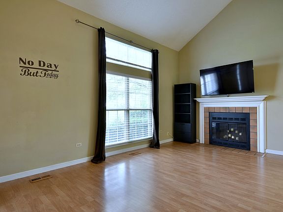 3rd image of 1064 N Knollwood Dr
