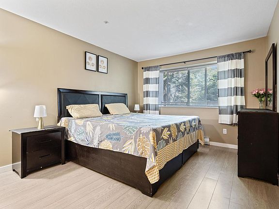 3rd image of 2526 Lakeview Cres #206