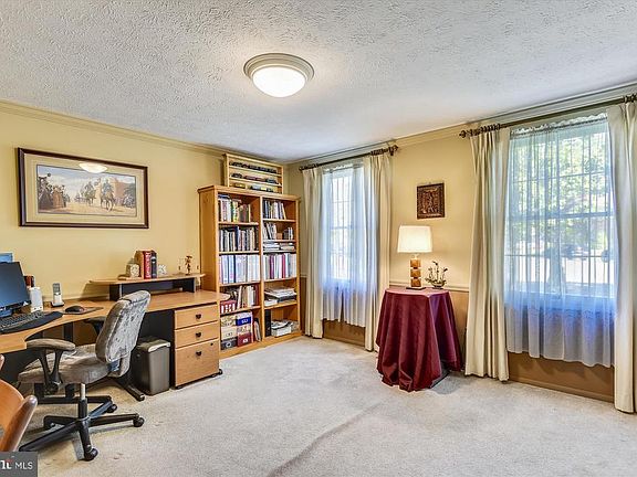 3rd image of 104 Cottonwood Ct