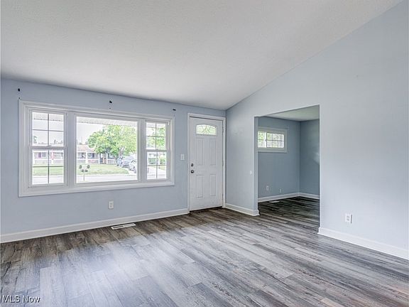 3rd image of 9095 Coventry Dr