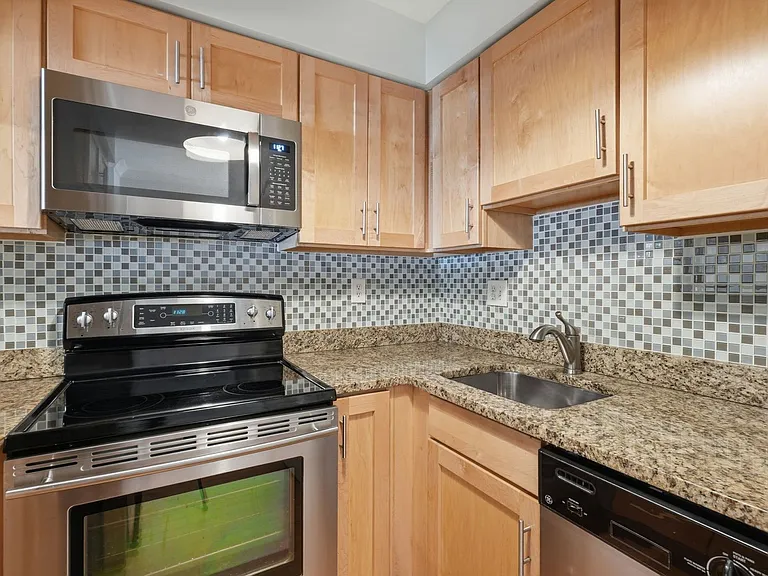 1413 11th St NW #A — Photo 8