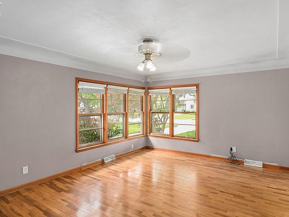4th image of 248 Fairfield Ave
