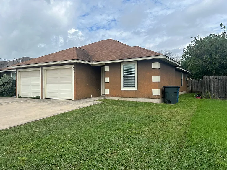 239B Rosalie Dr — Photo 2