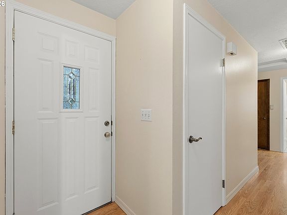 4th image of 2461 SE Willow Dr