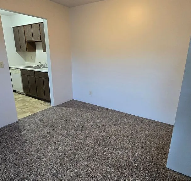 4712 N Sussex Rd — Photo 4
