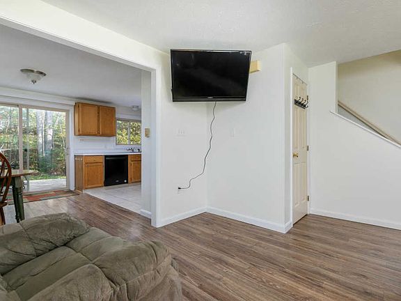 5th image of 9 Oak Dale Dr #9
