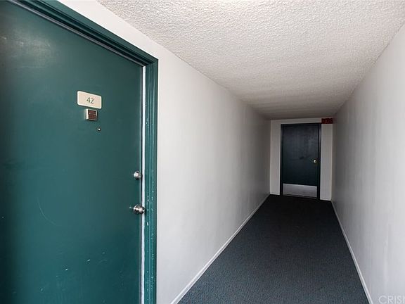 4th image of 5328 Newcastle Ave Unit 42