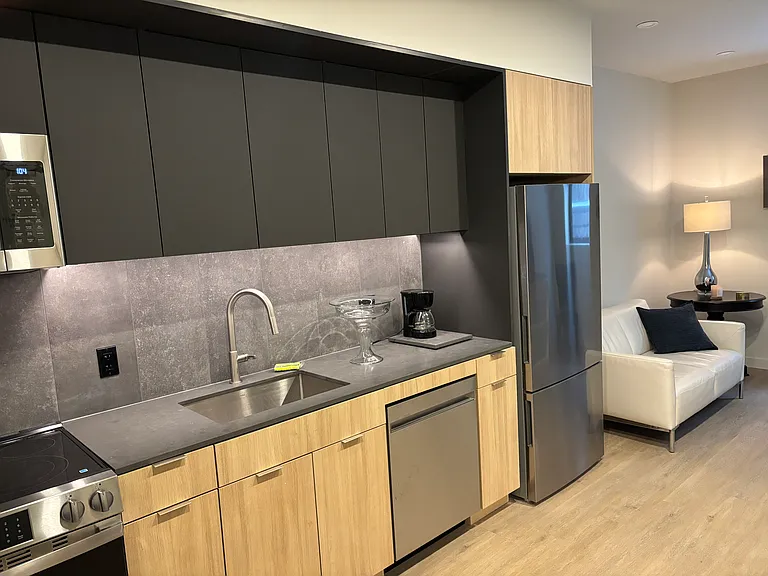 24 8th St #4B — Photo 8