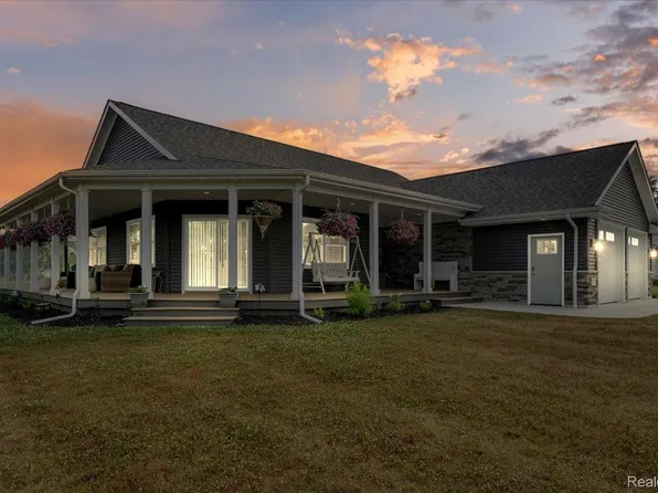 271 E Harrington Rd, Croswell, MI 48422