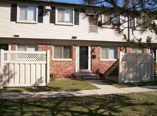 25003 Mayfair St, Flat Rock, MI 48134