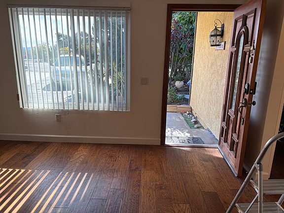 LIVING ROOM ENTRANCE
