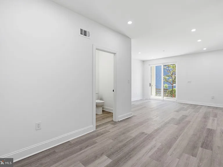 2404 N Capitol St NW #A — Photo 7