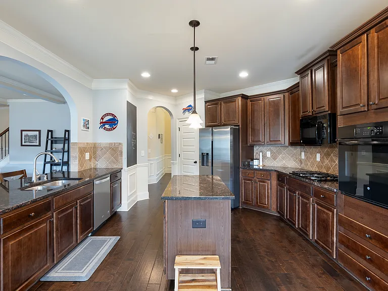646 Village Market Dr — Photo 3