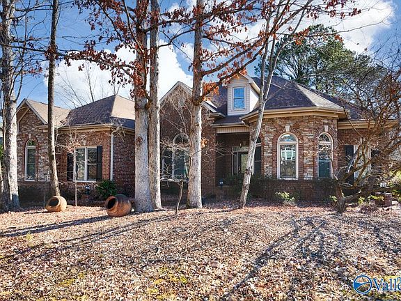 2nd image of 107 Woodley Rd