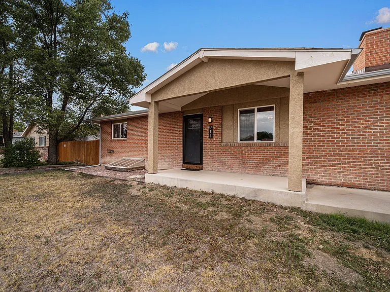 911 Candytuft Blvd — Photo 29