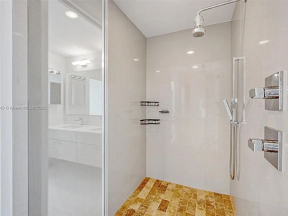 2nd image of 600 NE 27th St #2100