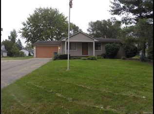 82 Myrick Ave, White Lake, MI 48386