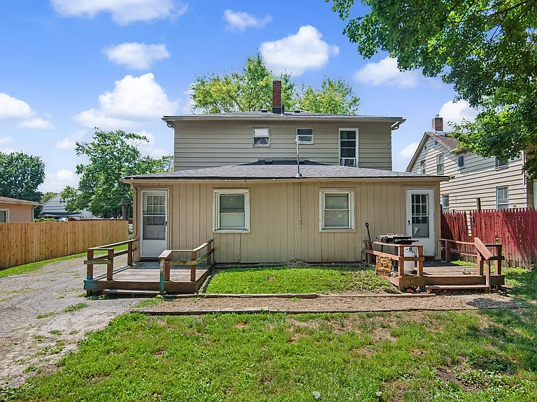 240 Warren Ave — Photo 12