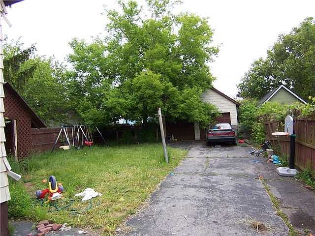 2nd image of 52 Karnes St