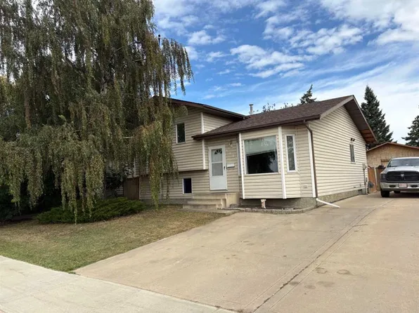 9413 W 93rd St, Grande Prairie, AB T8V 6A3