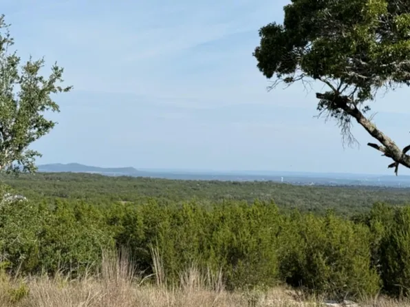1 Round Mountain Dr, Round Mountain, TX 78663
