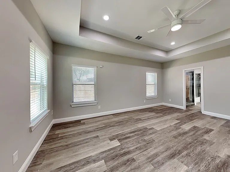 2512 Sharon St — Photo 6