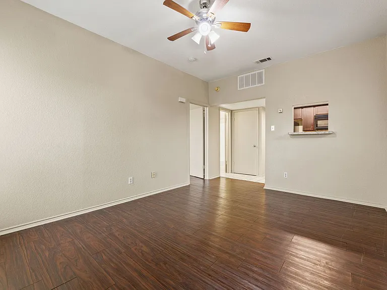 Stone Hill Apartments — Photo 39