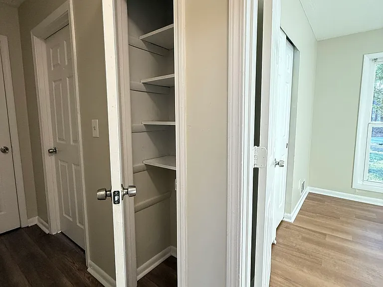 7016 Adel Ln — Photo 17