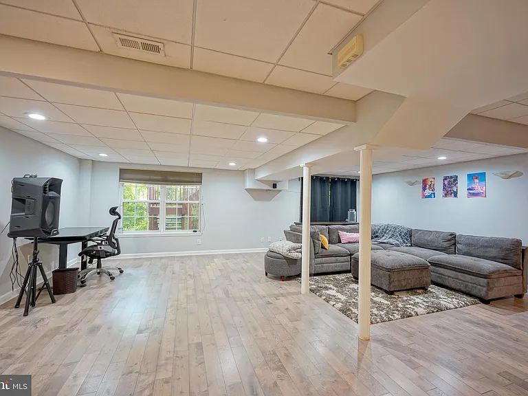 16 Buckingham Pl — Photo 46