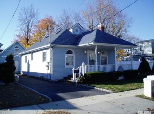 10 Anita Pl, Amity Harbor, NY 11701