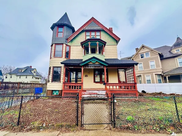 205 Saint James Ave, Springfield, MA 01109