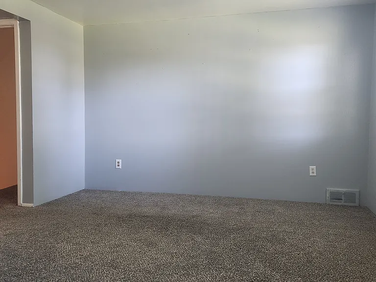 139 Whitestown Vlg #B — Photo 7