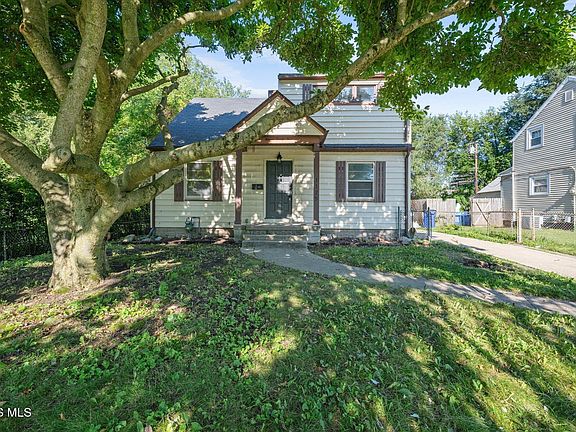 2nd image of 1125 Searles Rd